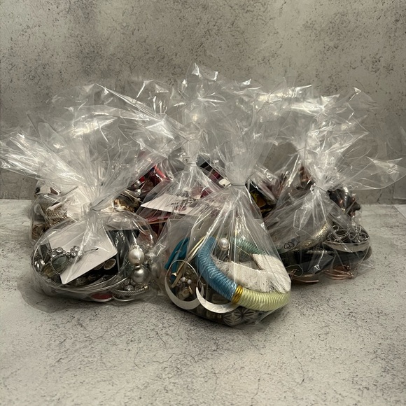 Like to be notified when I go live! Jewelry live notification for glimmermarket - Picture 8 of 10